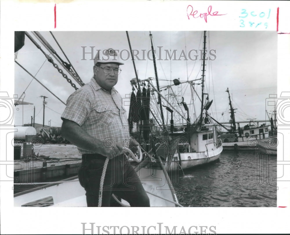 1991 Press Photo Shrimper C.L. Standley on Boat Docked Near Galveston Bay, Texas - Historic Images