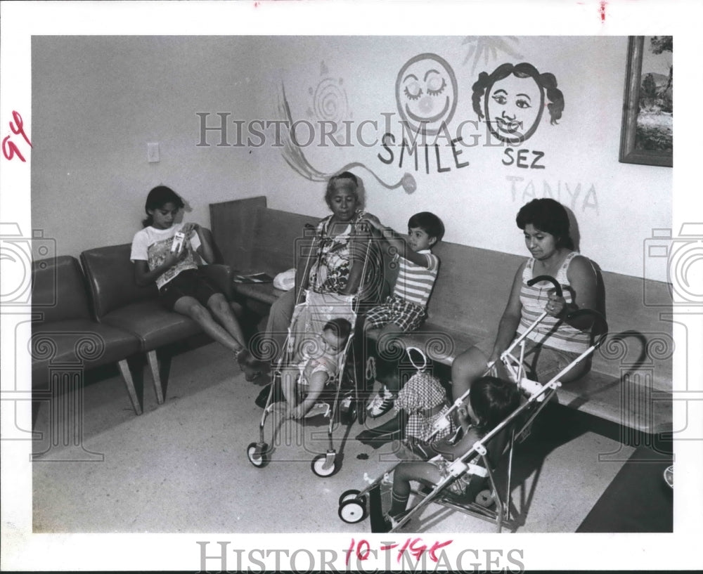 1977 Waiting room in Fourth Ward Clinic, Houston - Historic Images