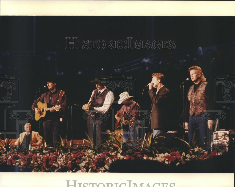 1995 Press Photo Musical Group At Franklin Graham Crusade in Saskatoon, Canada. - Historic Images