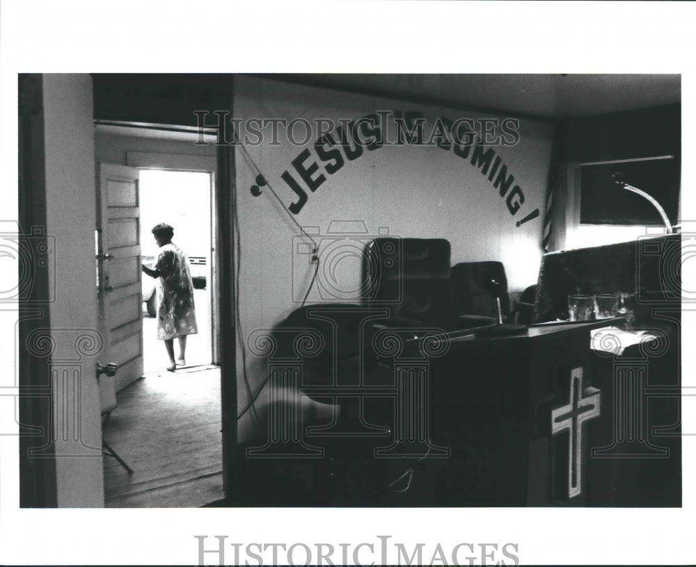 1990 Press Photo Reverend Ike&#39;s Church / Pantry in the Fifth Ward, Houston - Historic Images