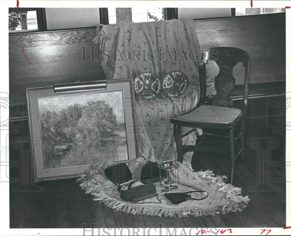 1982 Press Photo Items Donated To Galveston, Texas Schools Trinity Auction Gala. - Historic Images