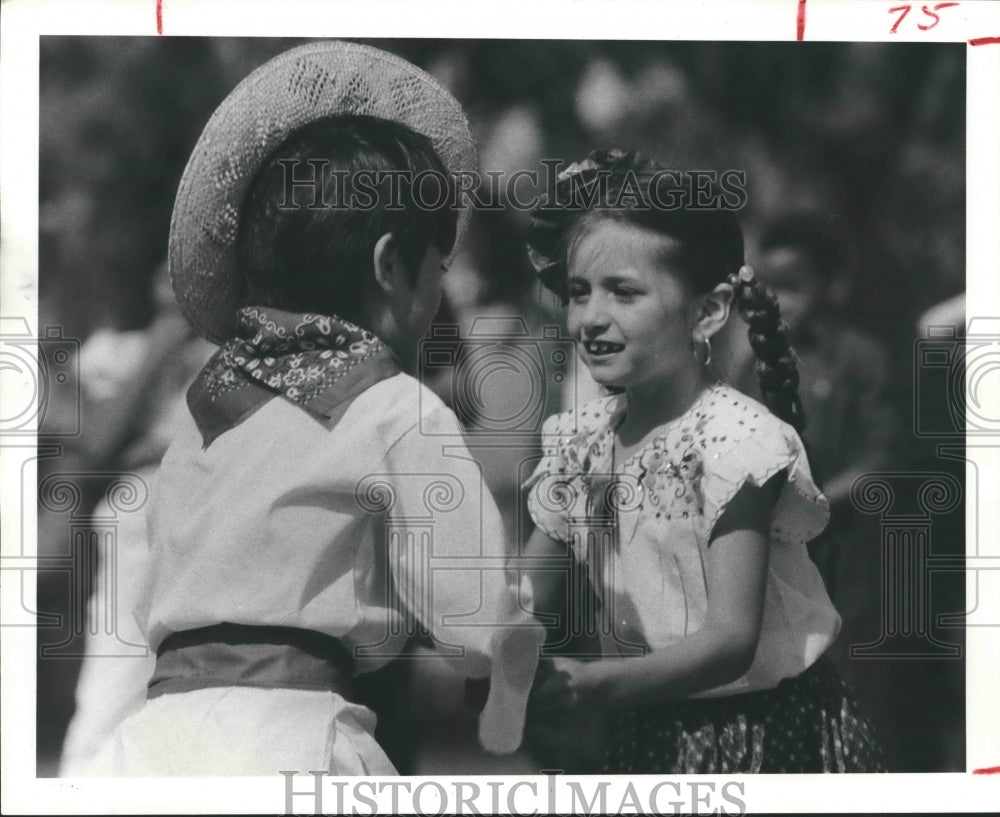 1980 Press Photo Ruben Villnueva & Blanca Martinez, Fourth Ward Houston Festival - Historic Images