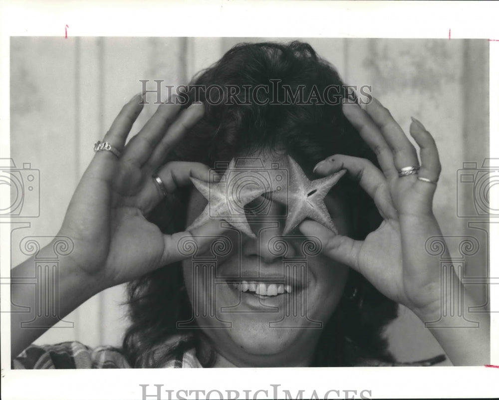1987 Press Photo Sonia Cade National Fruit & Vegetable Shipper in Homestead, FL. - Historic Images
