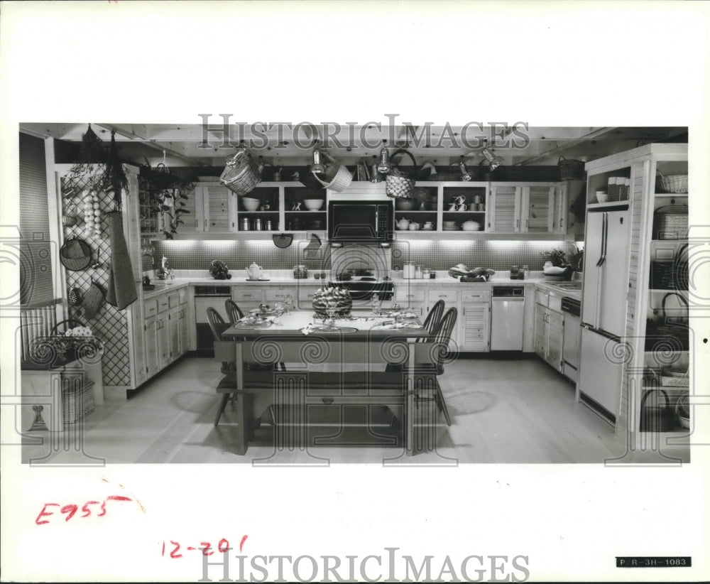 1984 Press Photo Food Prepared In Country Dream Kitchen On Builders Week. - Historic Images