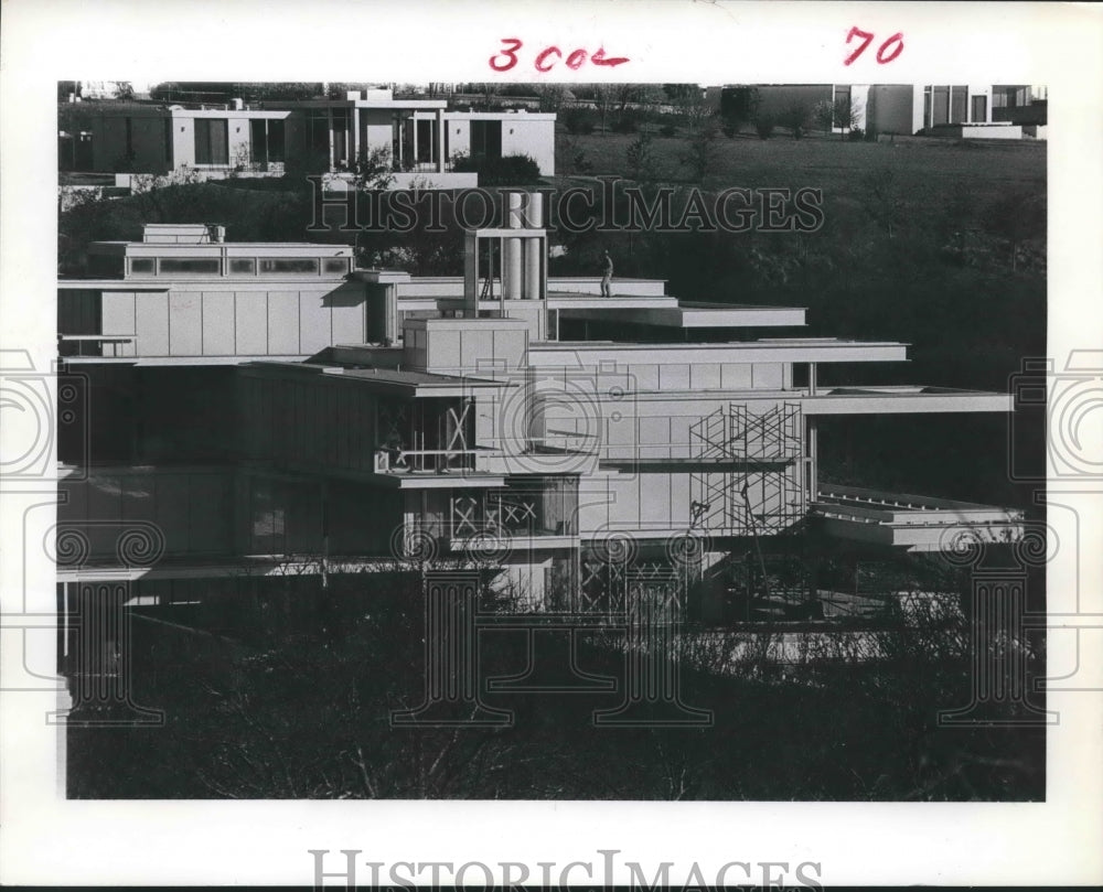 1975 The geometry of Philip Johnson's Ft. Worth Water Garden, Texas - Historic Images