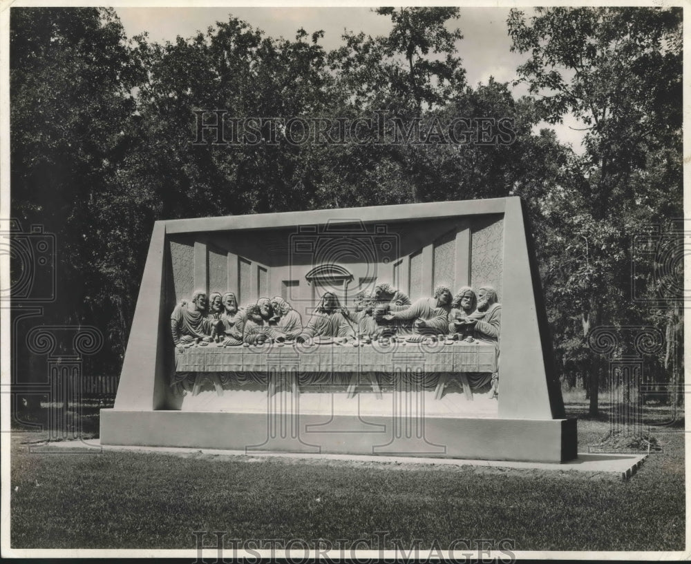 1967 Press Photo Carving of Last Supper by Ira Correll at Forest Park Cemetery - Historic Images