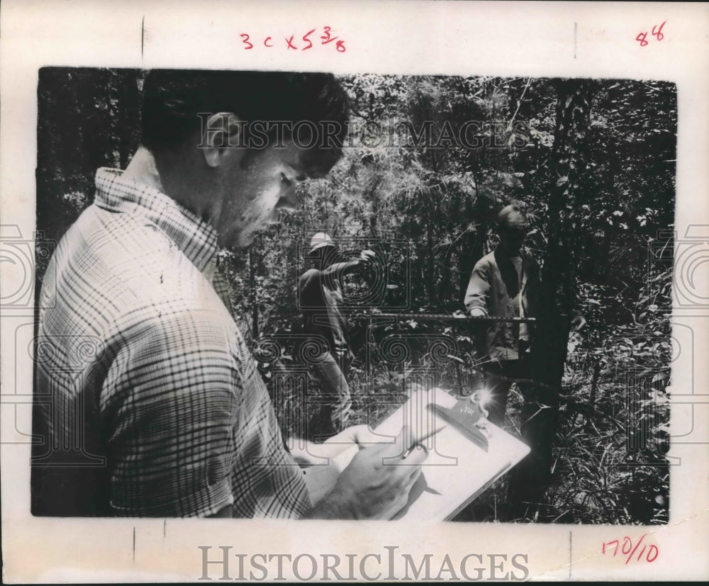 1988 Press Photo Students map trees to be cut in Texas forests - hca19470 - Historic Images