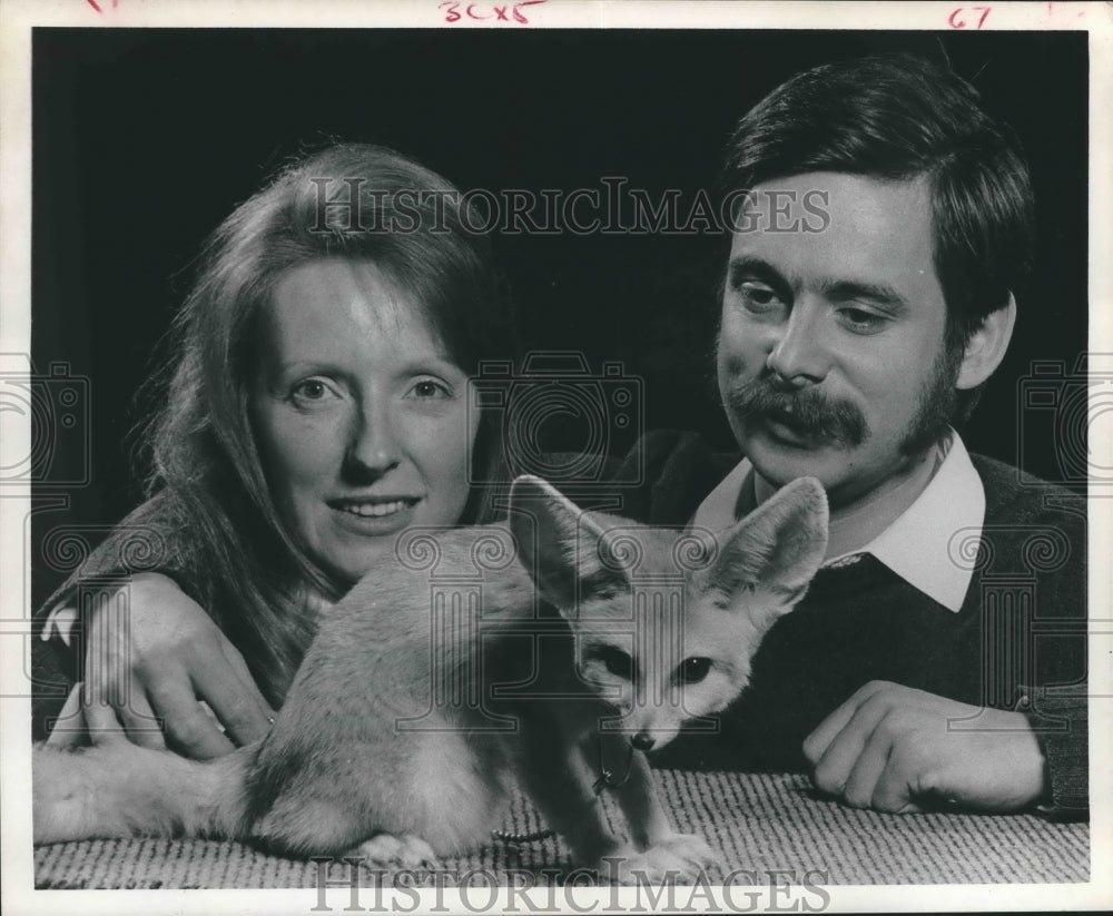 1974 Press Photo Christine and Herwig Bevan with a pet fox named Adolphe - Historic Images