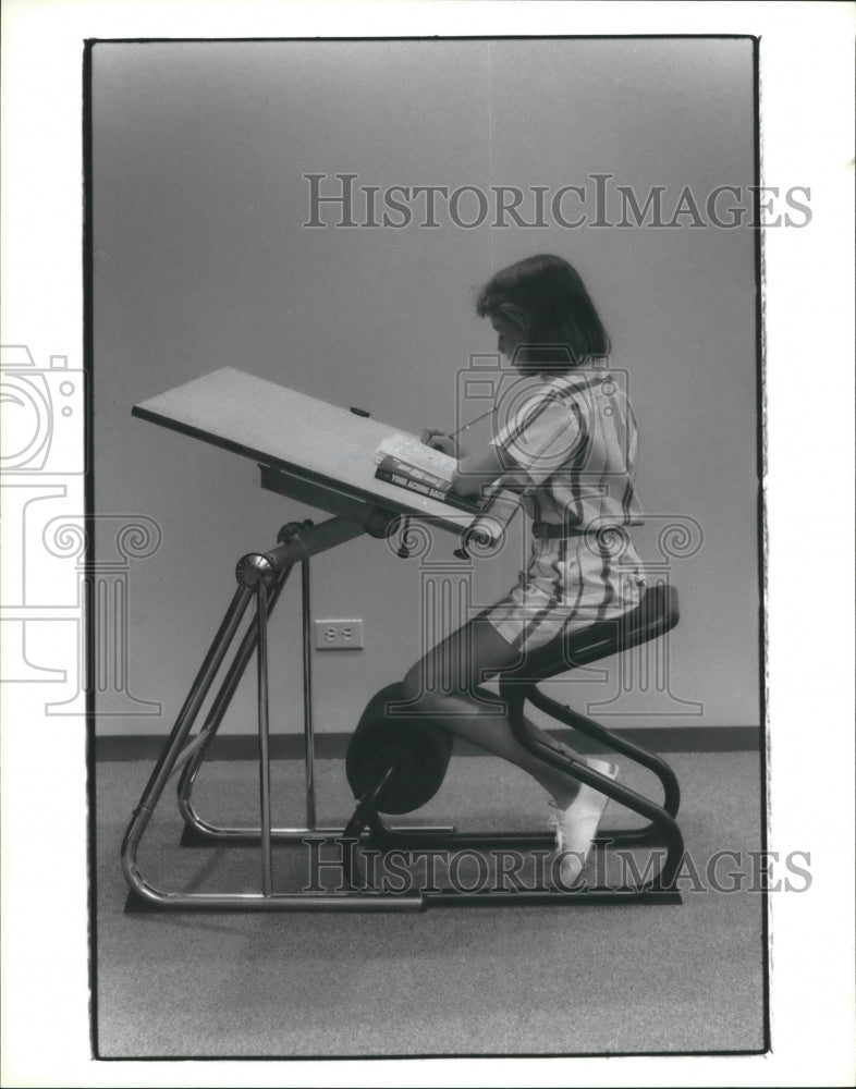 1984 Jody Wiatt Age 12 At Backs Unlimited Furniture. - Historic Images
