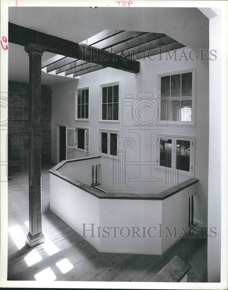 1977 Press Photo Inside the 1870 Rosenberg building, Galveston, Texas - Historic Images