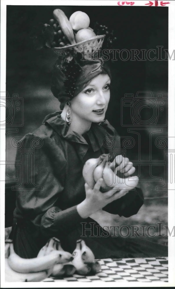 1989 Press Photo Carmen Miranda at Fred &amp; Ethel Roll &#39;N Stroll In Houston. - Historic Images