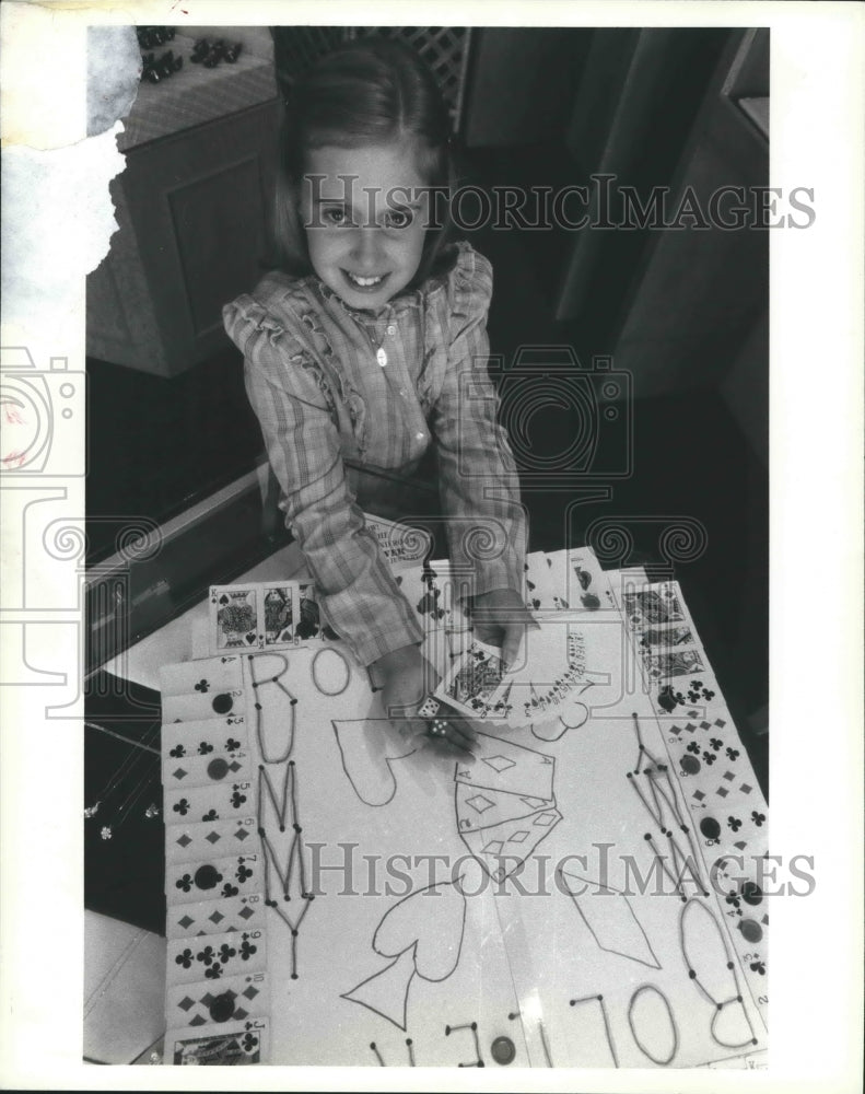 1983 Press Photo Stacy Bussell displays a game of Roller Rummy - hca19790 - Historic Images