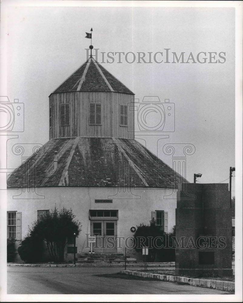 1963 Press Photo Pioneer Memorial Library, Fredericksburg, Texas - hca19813-Historic Images