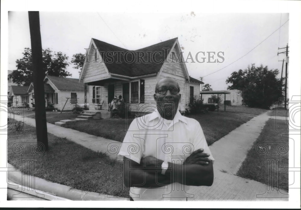 1988 Press Photo Cleve Toler&#39;s House To Be Renovated in Fifth Ward, Houston. - Historic Images