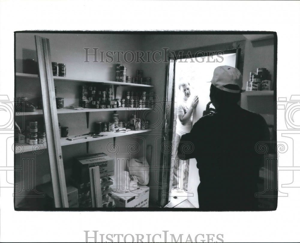 1990 Press Photo Clarence Taylor at Target Hunger Program, Fifth Ward, Houston - Historic Images