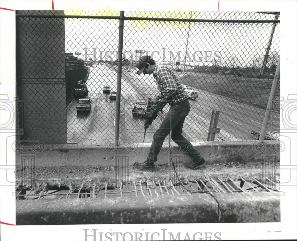 1985 Tim Kirksey Prepares To Drill Hole For Bolt in Freeway, Houston - Historic Images