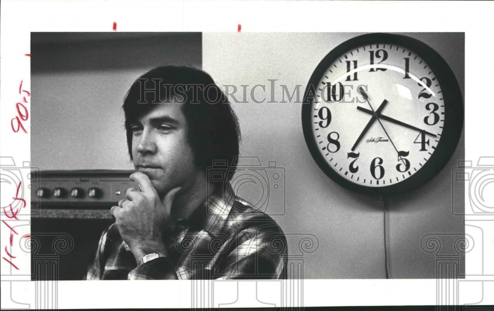 1981 Press Photo Teach of TV production class Jack Colovin, Friendswood, Texas - Historic Images