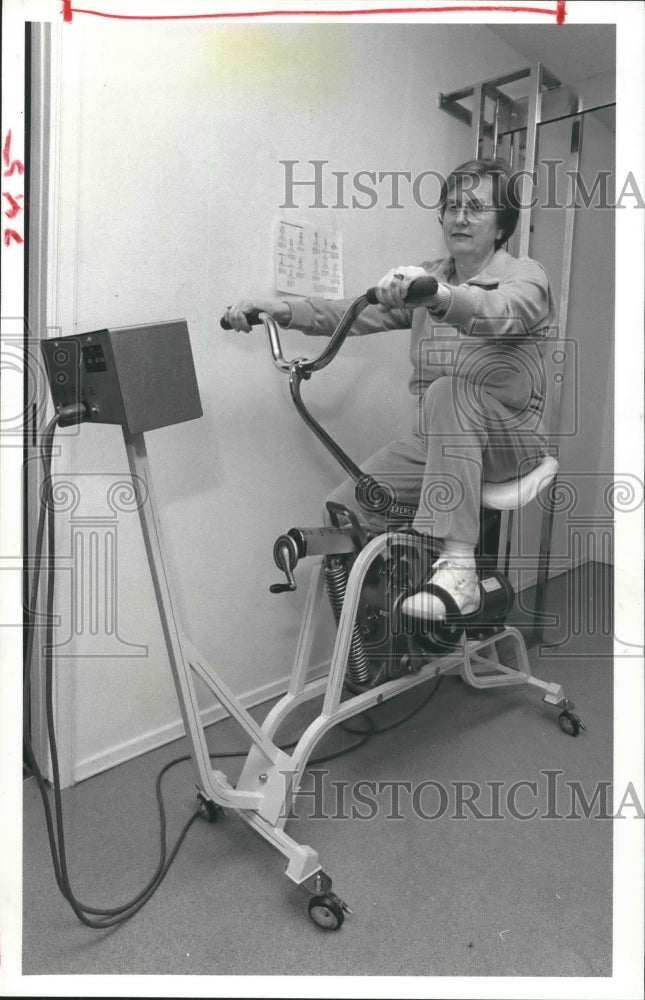 1985 Press Photo Carolyn Brown Lost 50 Pounds Through Diets & Exercise. - Historic Images