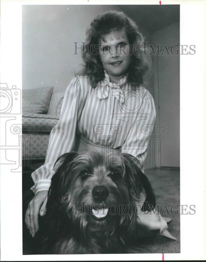 1987 Becky Gilbert With Her Seeing-Hearing Ear Dog "Chrissy". - Historic Images