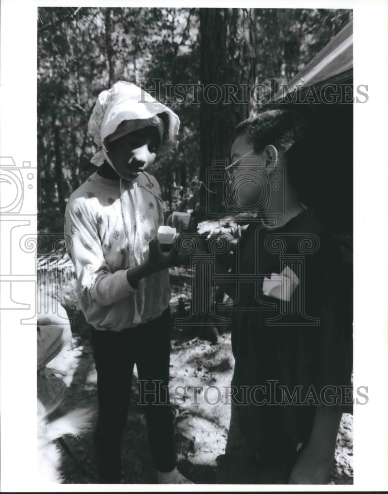 1991 Press Photo David Bell &amp; Nicole Chambers at Discover Program at Camp Allen. - Historic Images