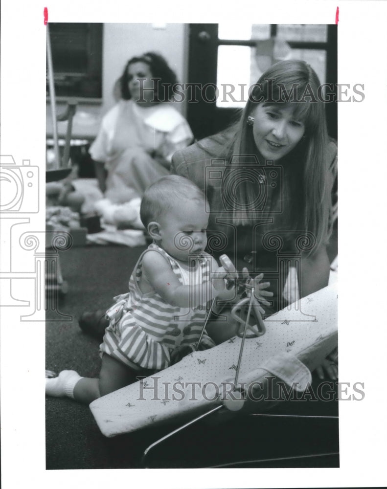 1992 Press Photo Janice Gresham &amp; Savannah Play At Day Care Center of Houston. - Historic Images