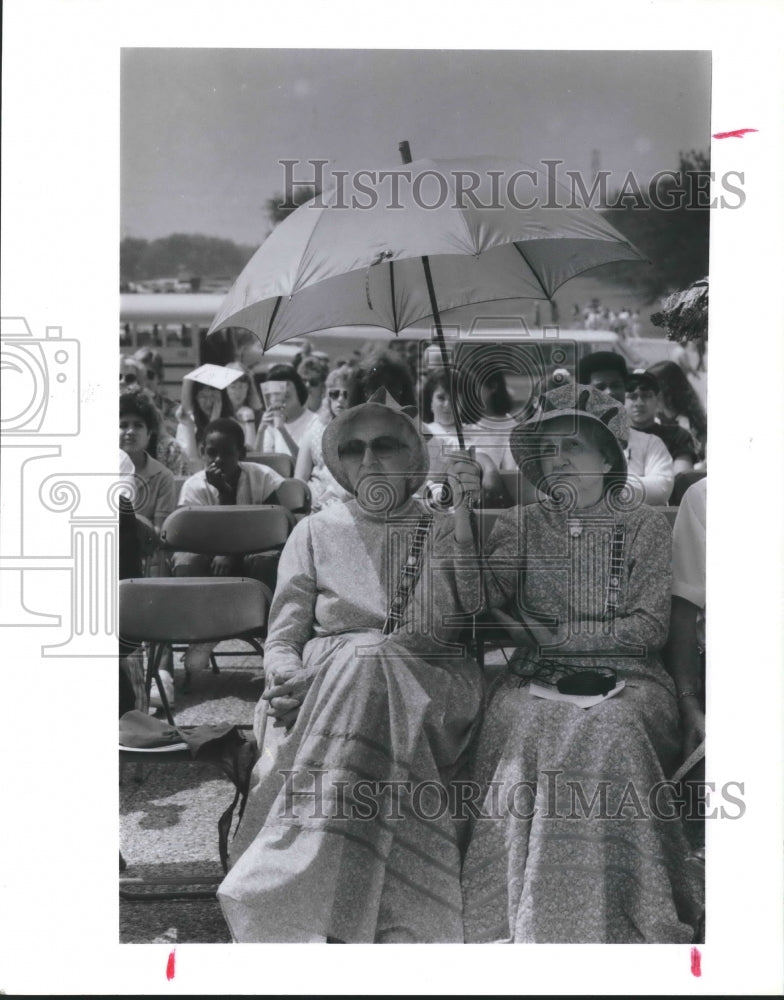 1989 Press Photo Mildred Zogg &amp; Boots Isaac With Daughters Of The Republic of TX - Historic Images