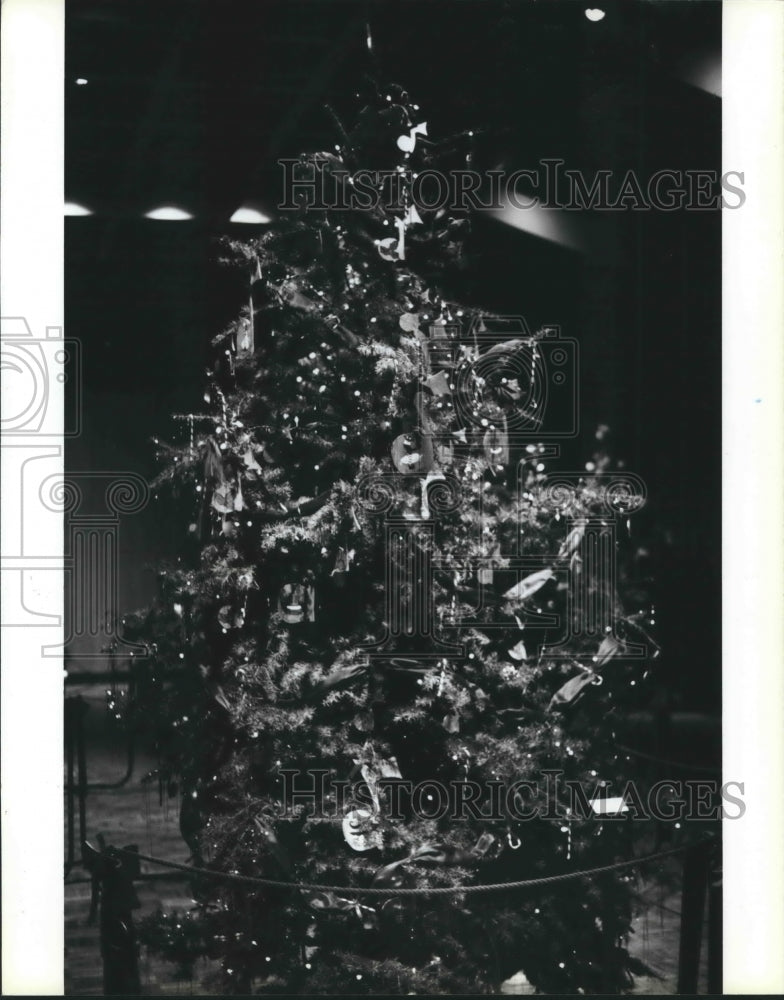 1985 Press Photo Christmas trees on display at Houston Museum of Natural Science - Historic Images