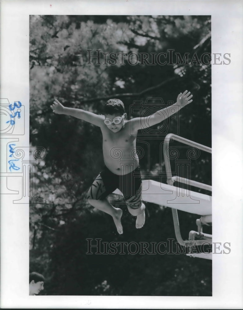 1991 Press Photo Andres Argola at M.D. Anderson summer camp, Navasota - Historic Images