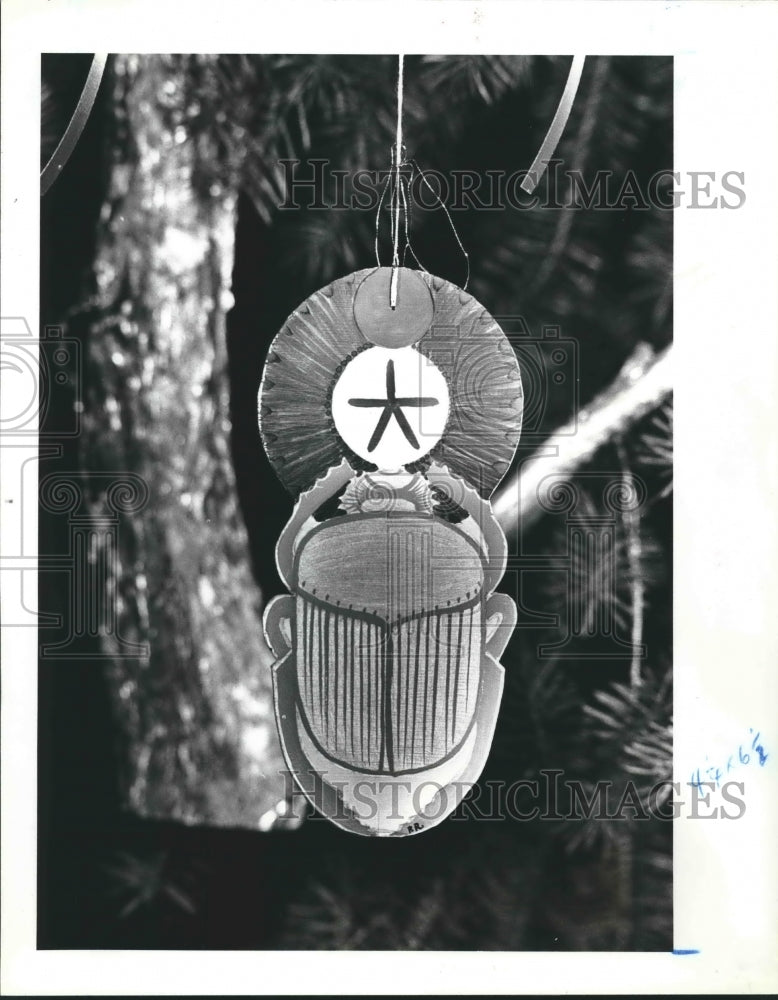 1984 Press Photo Two-Sided Sarab Christmas Decoration, Houston. - hca20558 - Historic Images