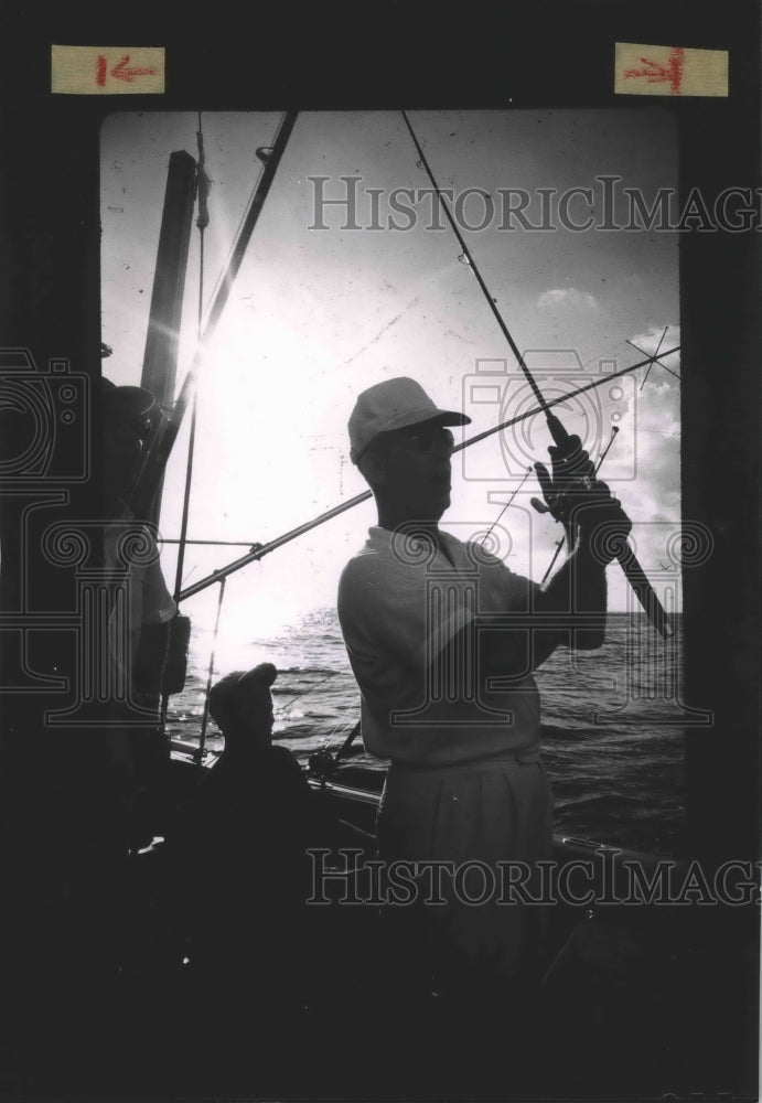 1964 Press Photo Fisherman Casting Into the Water At "32-Mile Bank" In Texas.-Historic Images