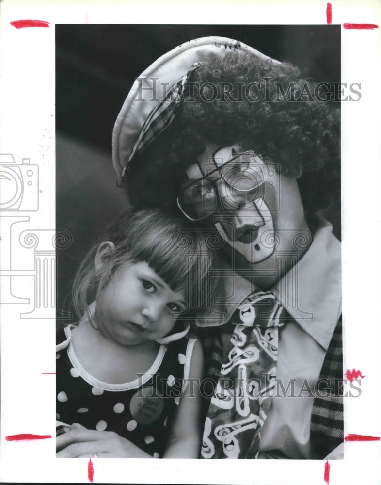 1989 Stephanie Branecky and "Mr. Popsicle" the clown, Houston - Historic Images