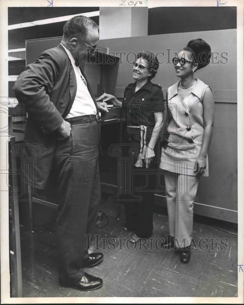1970 Press Photo R.E. Turrentine, Anita Rodeheaver & Willie M. Boone in Fashion.-Historic Images