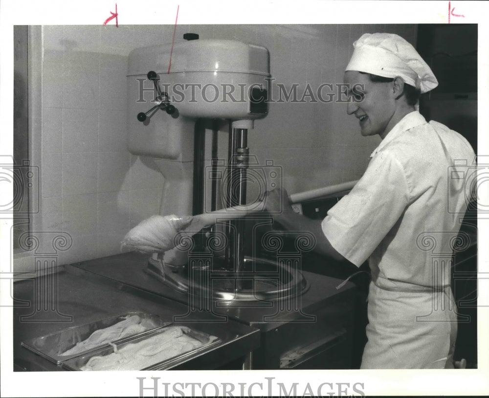 1985 Manager Steven Silverstein At Dolce &amp; Freddo Italian Ice Cream - Historic Images