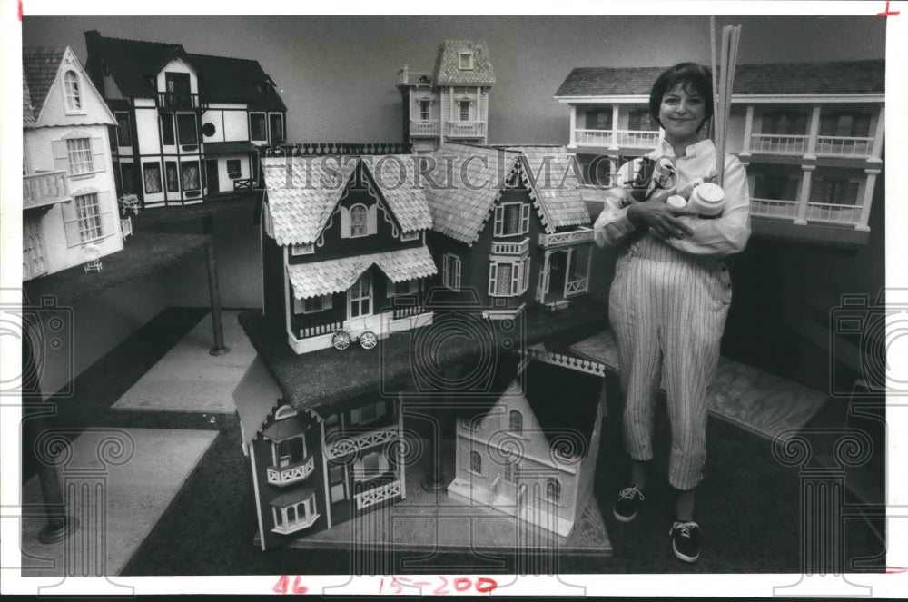 1985 Carol Wilburn and her Doll Houses - Historic Images