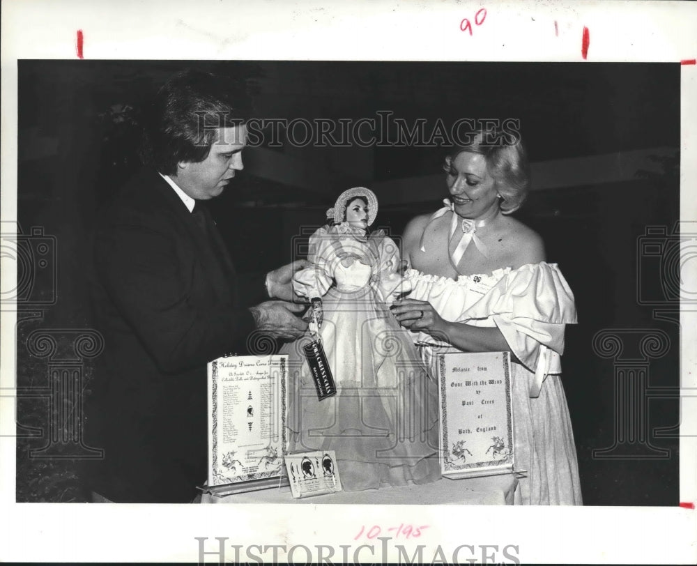 1986 Doll specialists Don &amp; Joanna Short w/&#39;Gone With the Wind&#39; doll-Historic Images