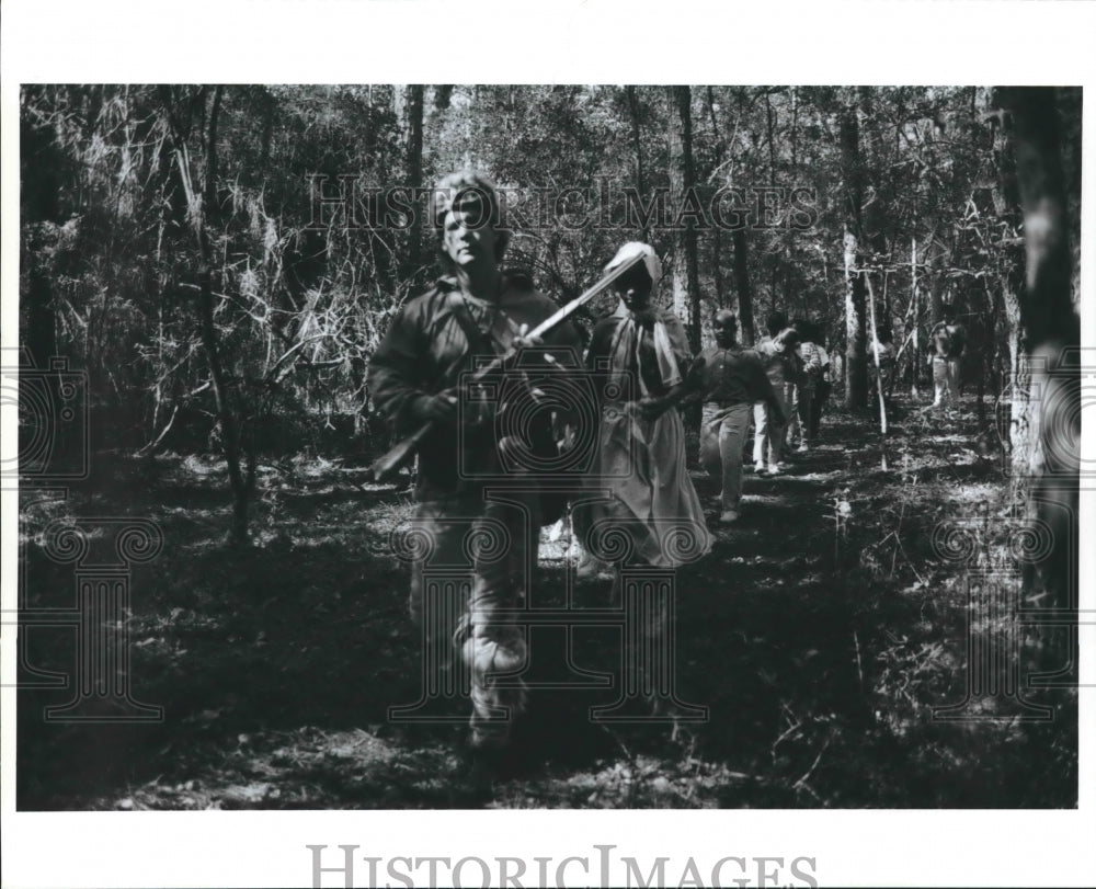 1991 David Bell & Nicole Chambers Lead Schoolmates At Discovery Camp - Historic Images