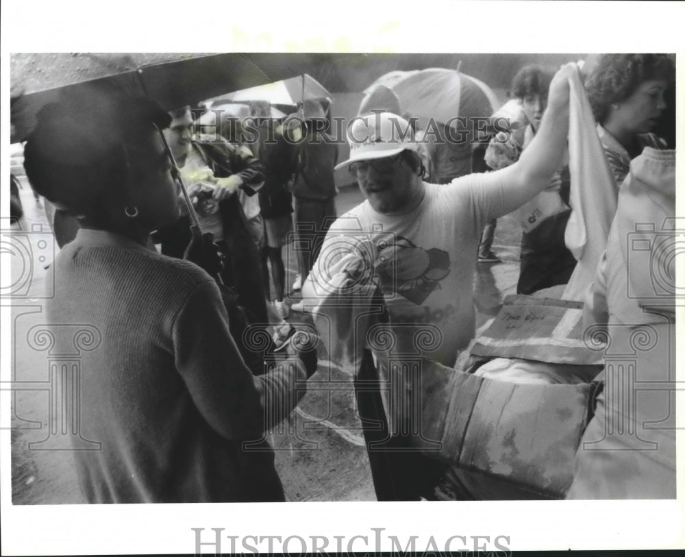 1986 Diamond Walk Sponsored By Gordon Jewelers - Historic Images