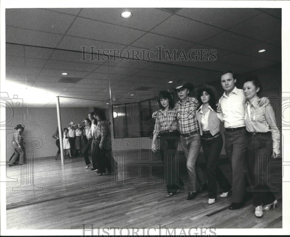 1980 Press Photo Line Dancing, - hca21101- Historic Images