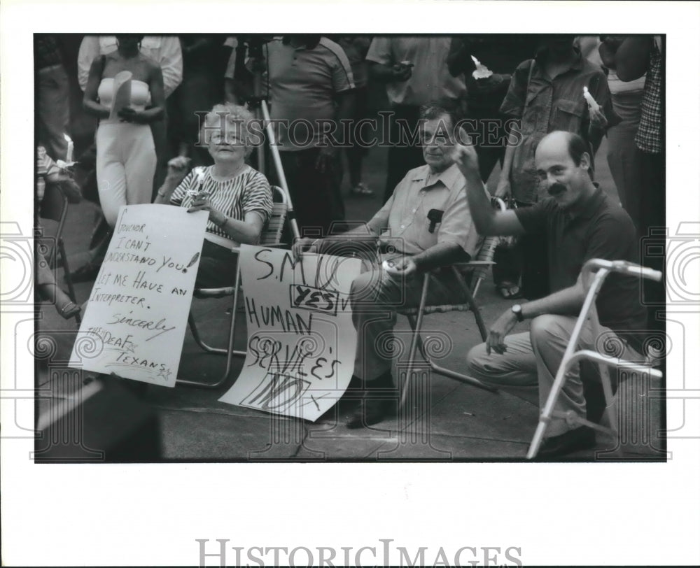 1987 Juanita &amp; Fred Gunn with son Van Gunn signing, Texas - Historic Images