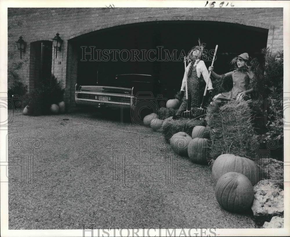 1974 Press Photo Student scarecrow from High School of Performing &amp; Visual Arts-Historic Images