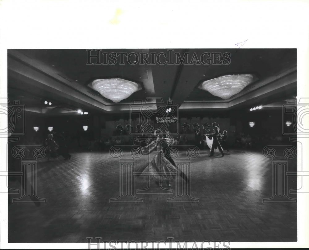 1988 Press Photo Dancers at dance contest - hca21272 - Historic Images