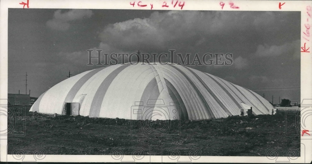 1973 Fondren Tennis Club Space-Age-Type Building. - Historic Images