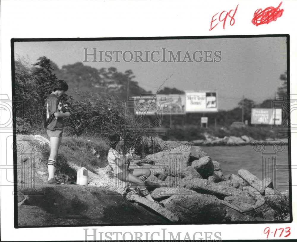 1982 Chuck Parnell & Bobby Grigsby fish at Black Duck Bay, Baytown - Historic Images