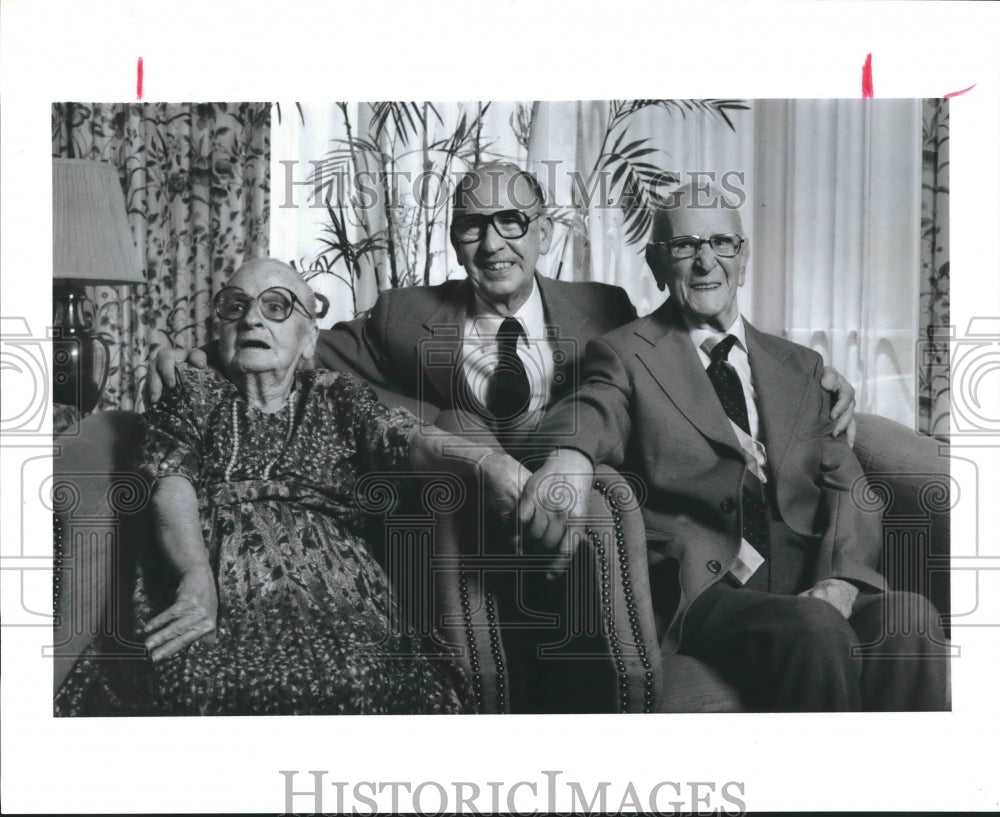 1990 Rector Romeu's parents Armando & Angelica Romeu married 80 yrs - Historic Images