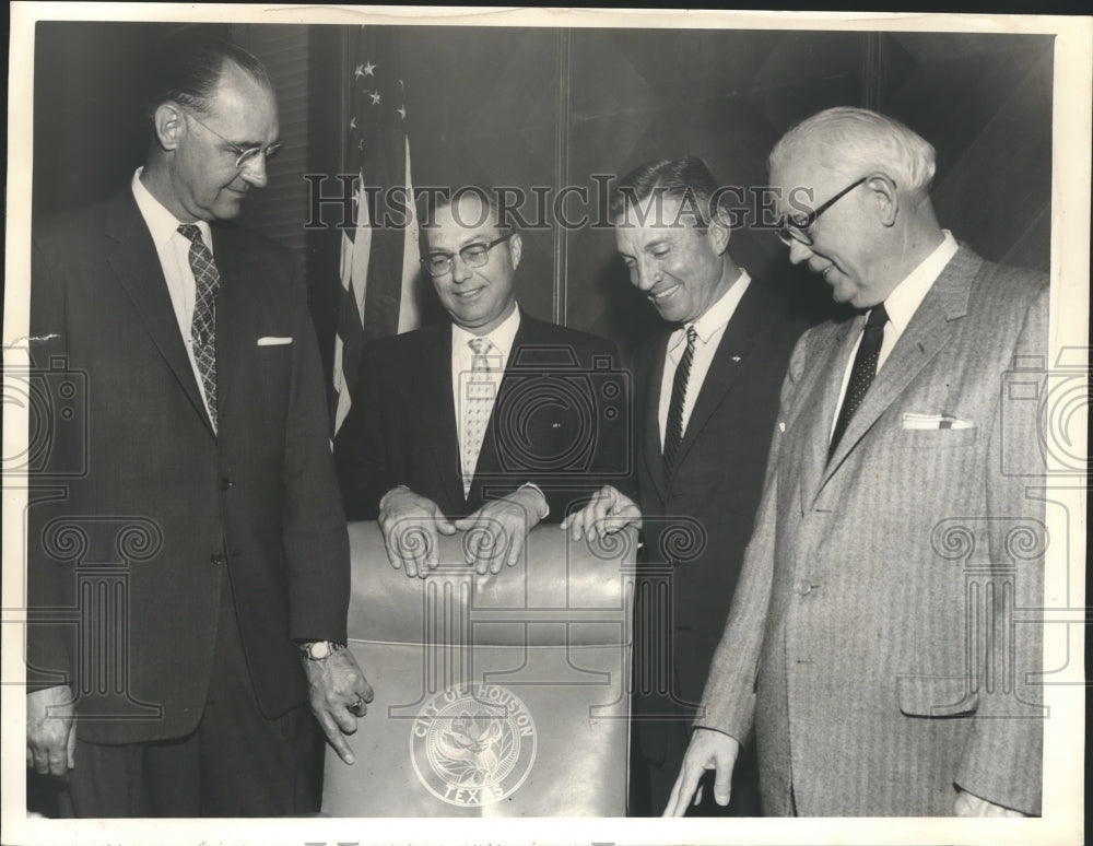 Press Photo Houston Mayoral candidate hopefuls, Mayor&#39;s chair prior to election - Historic Images