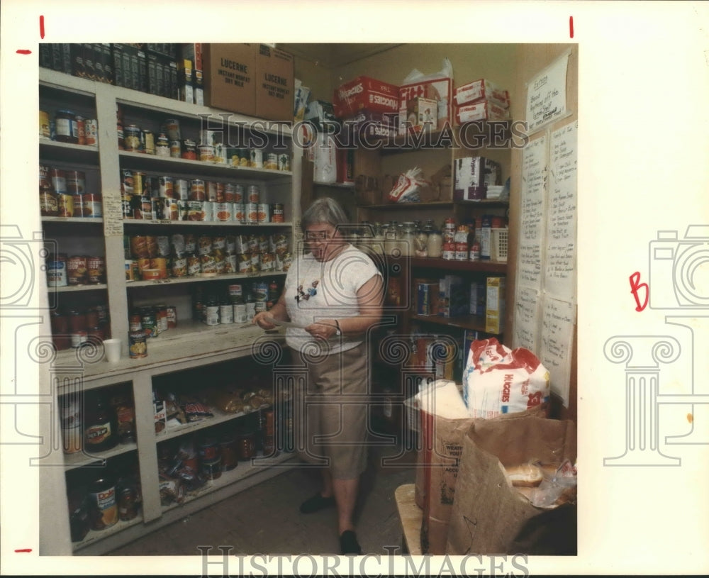 1988 Press Photo Houston&#39;s Emergency Aid Coalition volunteer Julia Ferguson - Historic Images