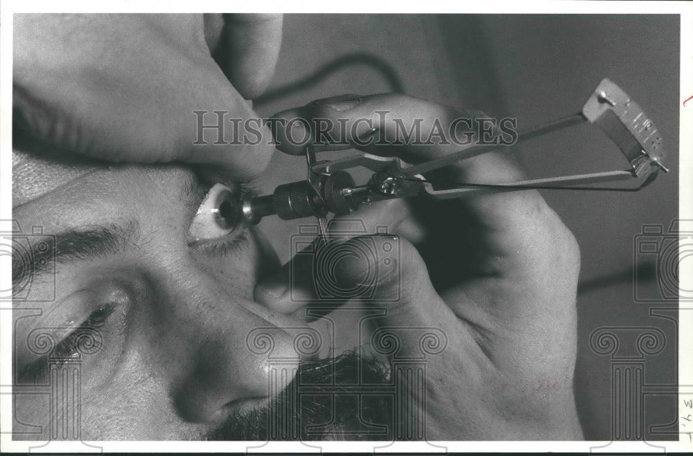 1983 John Airheart being checked for glaucoma by Dr. John Goosey - Historic Images