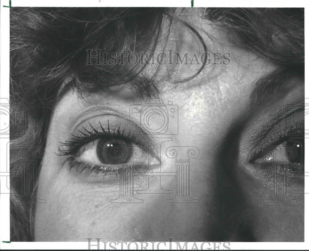 1985 Closeup of a womans eye - Historic Images