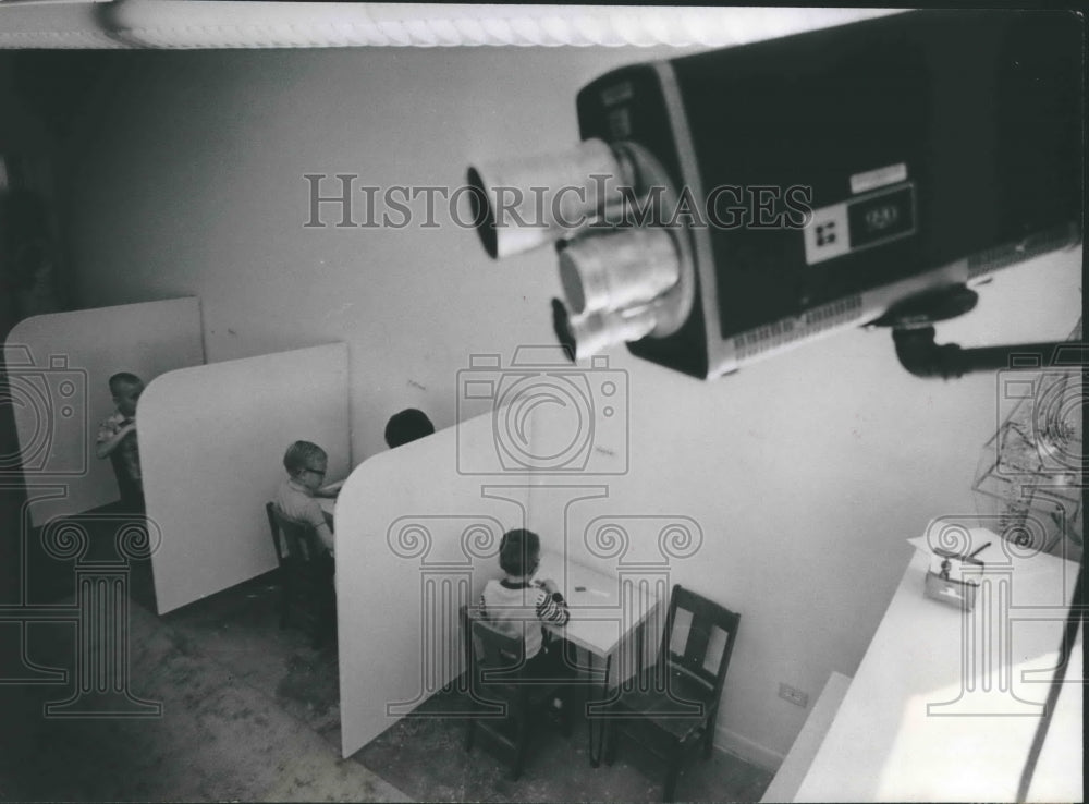 1967 Press Photo Students in study carrels at Edgemoor School, Houston - Historic Images