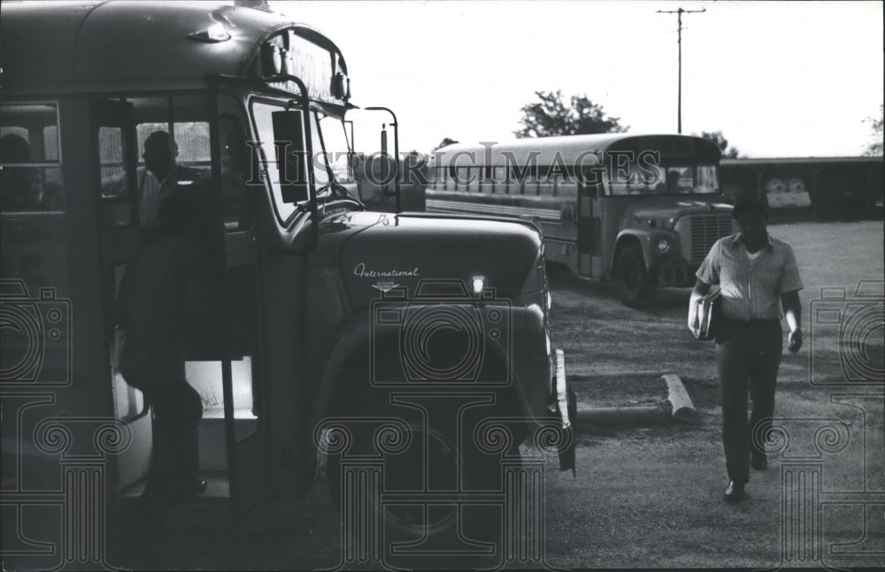 1972 Press Photo Edinburg Consolidated Independent School District buses, Texas - Historic Images